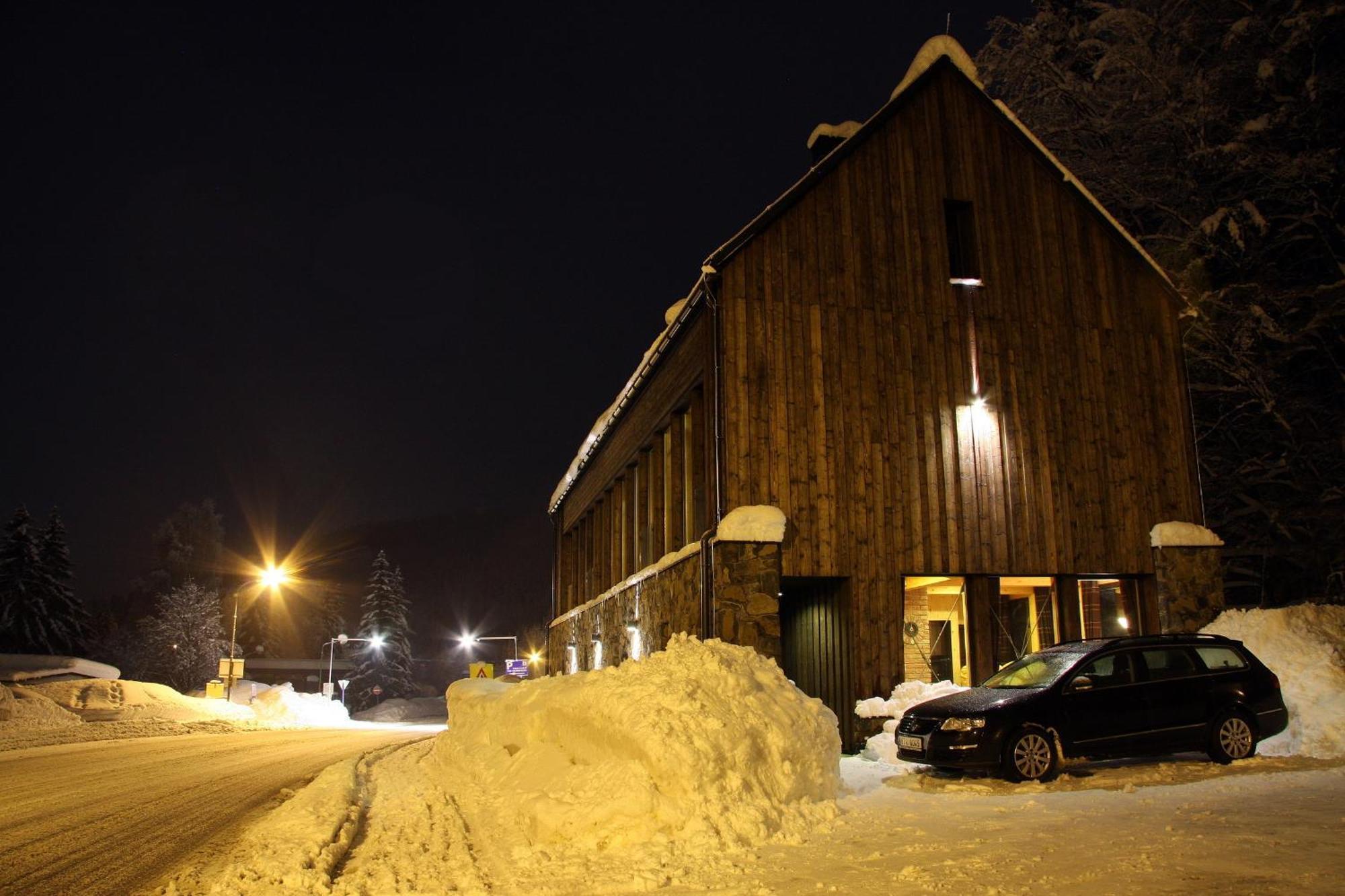 スピンドレルフ・ムリン Krakonosova Dilna "Woodhaus"アパートホテル エクステリア 写真